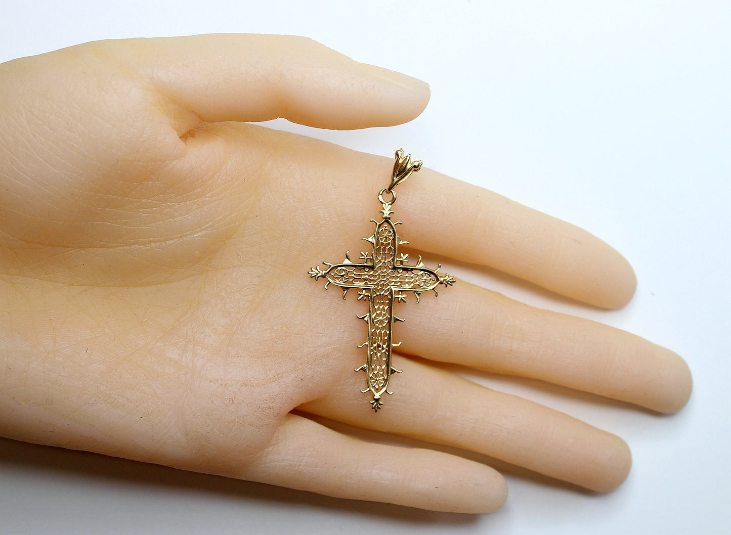 Solid 18K Gold Filigree Cross Pendant Medal of the Estaing Bridge - Rare & Exquisite