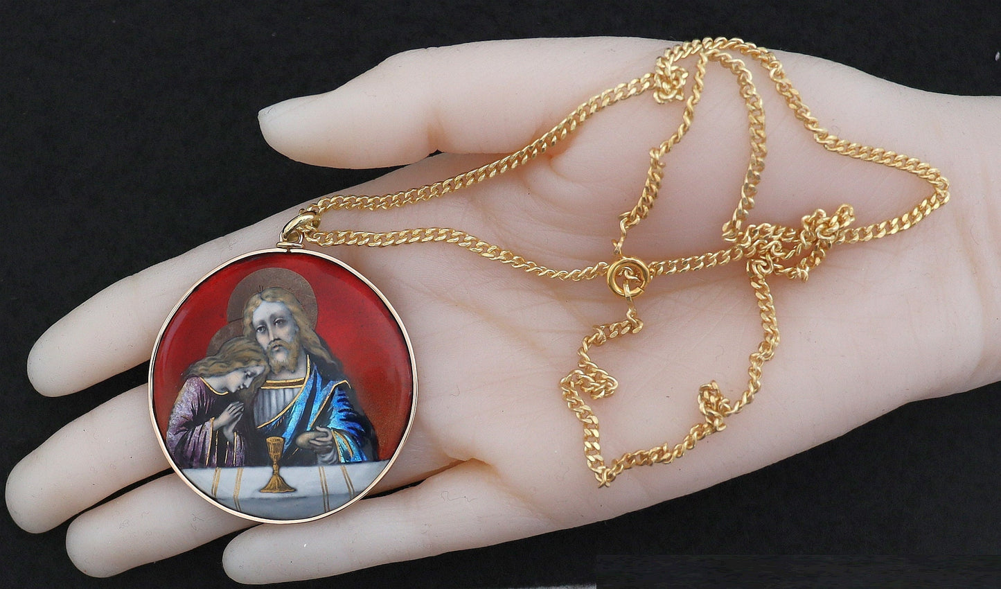 19th Cent. 1st Communion Medallion Hand Painted Limoges Enamel in 18 K. Gold Frame. XXR