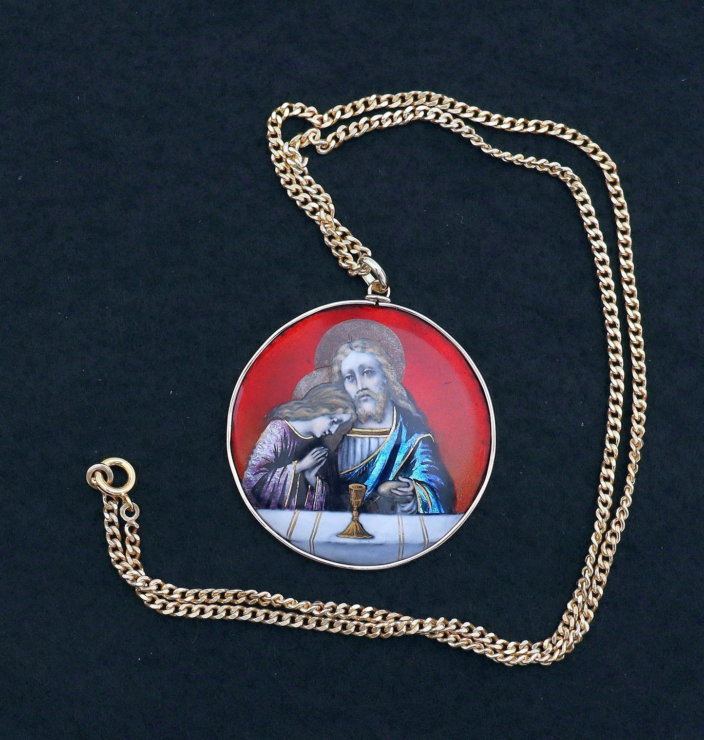 19th Cent. 1st Communion Medallion Hand Painted Limoges Enamel in 18 K. Gold Frame. XXR