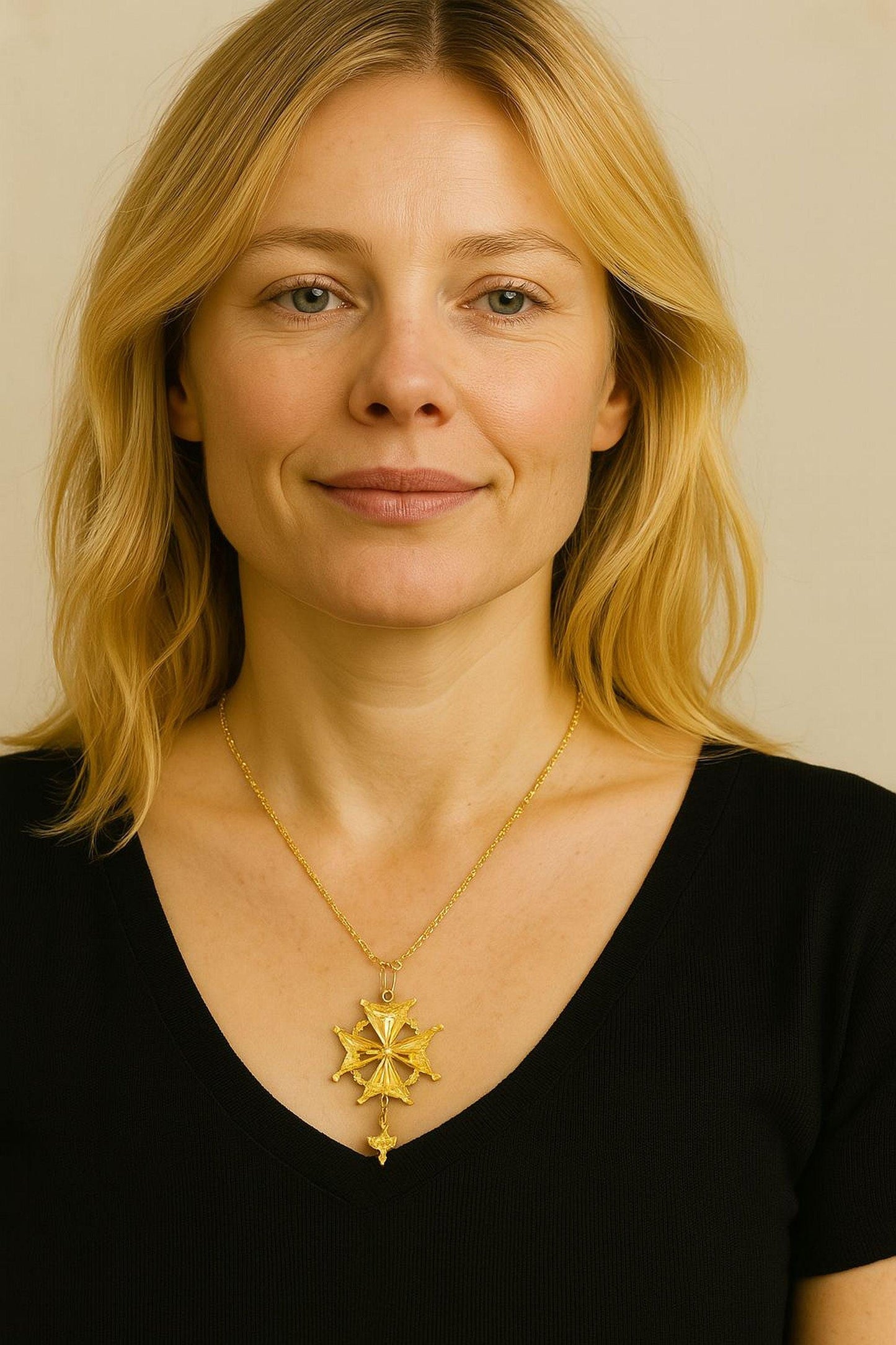 18 K Gold Pendant Medal Huguenot Cross - French 1930 's - Pristine condition.