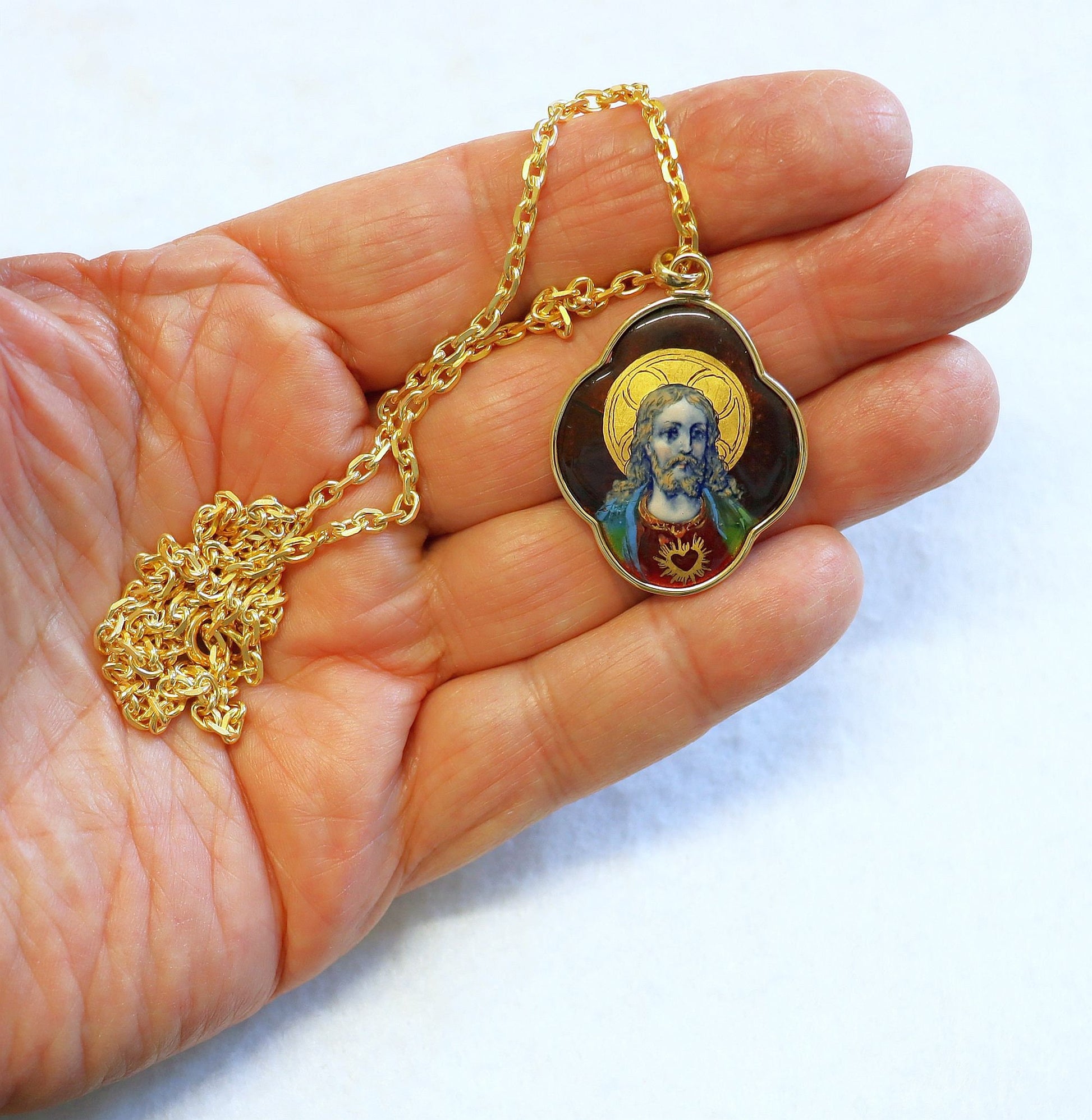 19th Cent. Sacred Heart of Jesus Medallion Hand Painted Limoges Enamel Medalion 18 K. Gold Frame. XXR