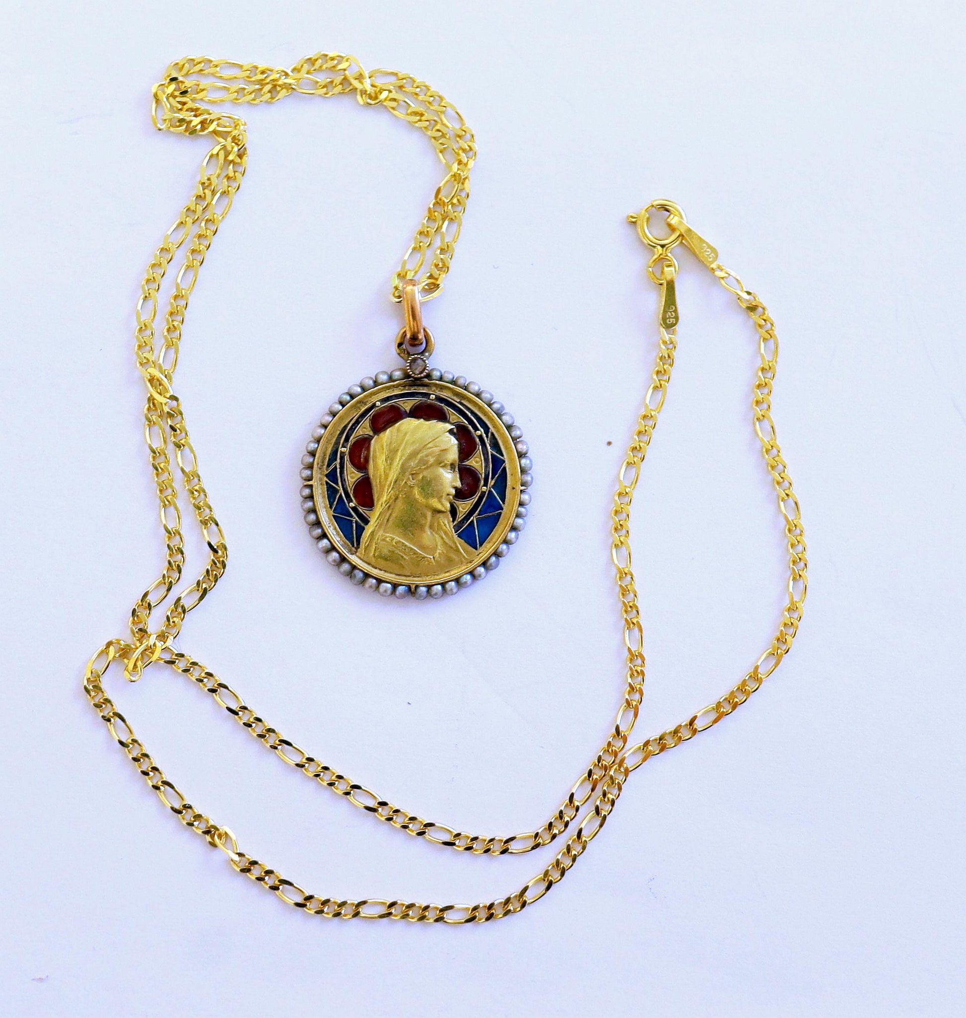 18 K Gold Plique-à-Jour Bicolor Pendant Medal with pearls and Diamond : The Virgin Mary - circa 1930 w Chain