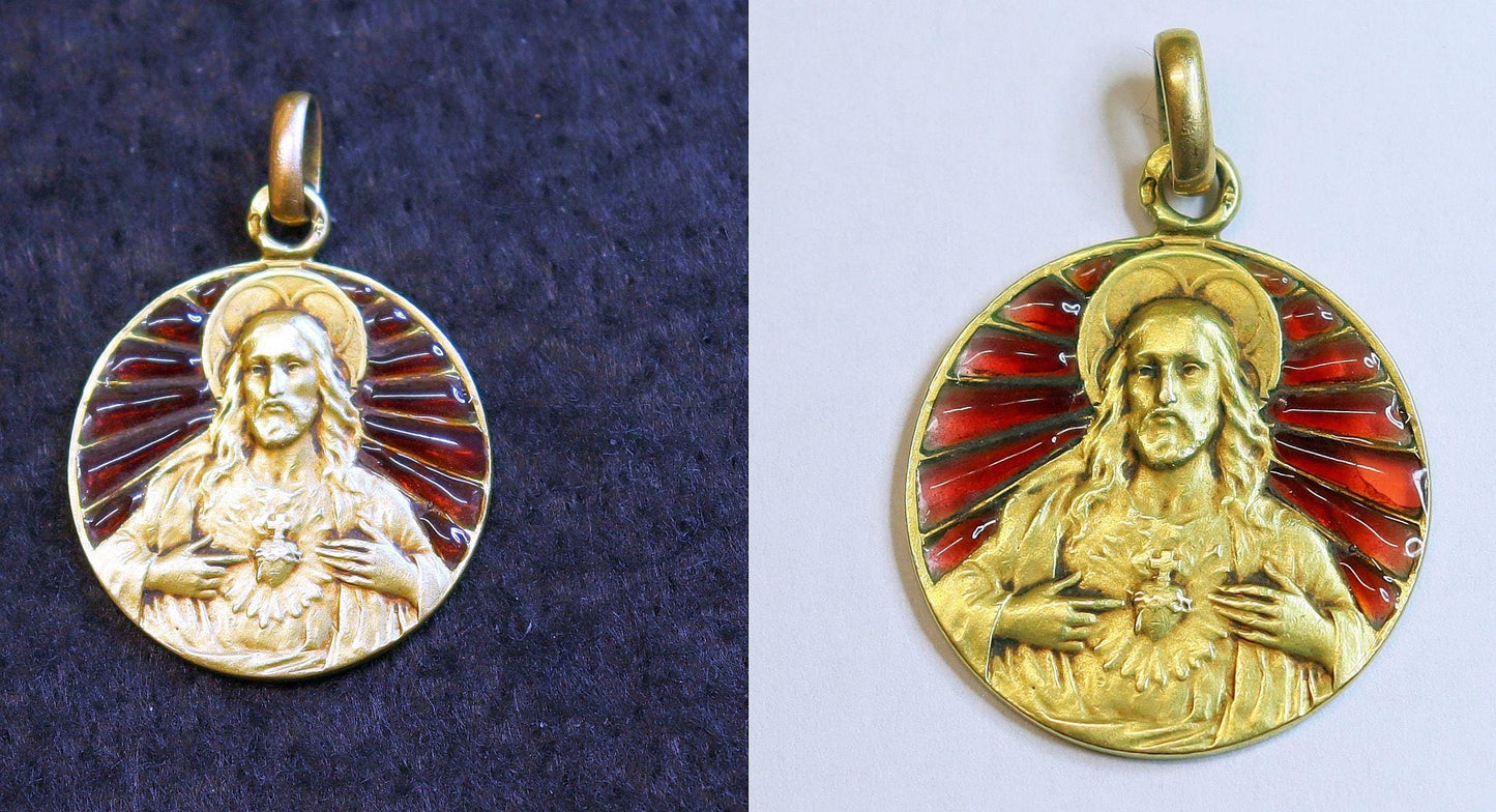 Art Deco 18 K Gold Pendant Red Plique-à-Jour Medal with Chain : The sacred Heart of Jesus - Very Rare