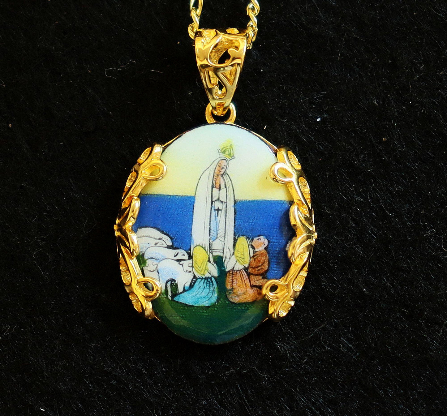 Pendant Medal Mary Lady of Fatima Hand Painted Miniature in Vermeil Frame w chain - 1930's Rare