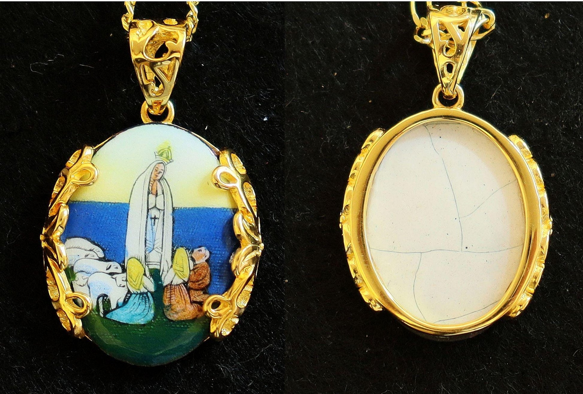 Pendant Medal Mary Lady of Fatima Hand Painted Miniature in Vermeil Frame w chain - 1930's Rare